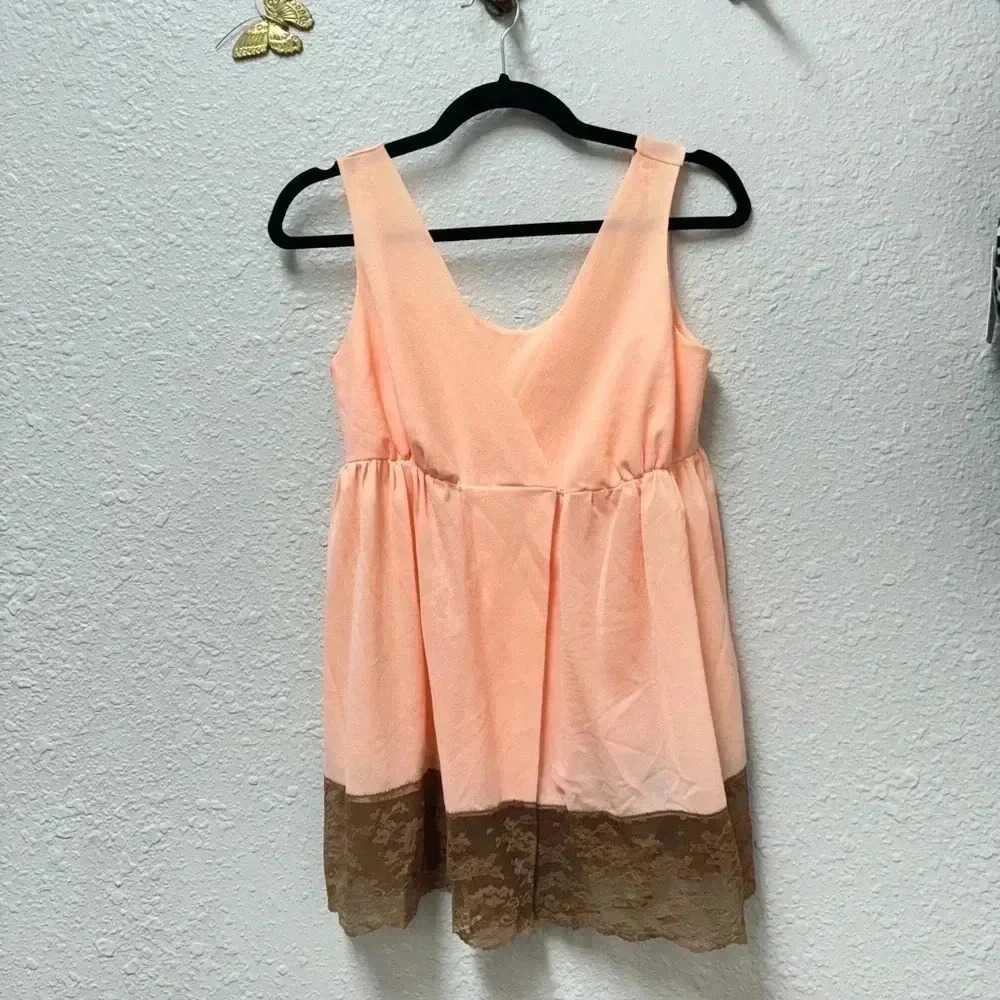 Adorable vintage Van Raalte peachy dream top from the 1960s-1970s Size: Small